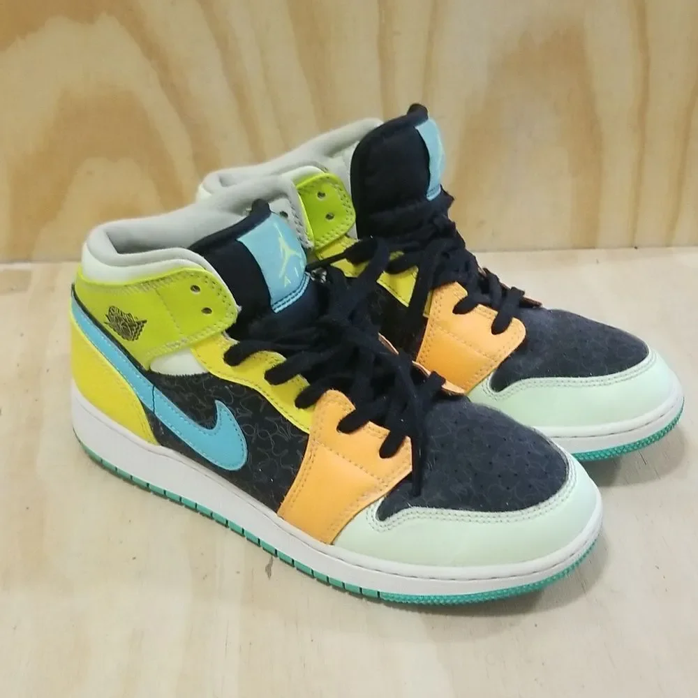 Nike Air Jordan 1 Mid SE “Aurora Green” Or “Clover” Wmn's sz 9, Mens/Boy's sz 7
